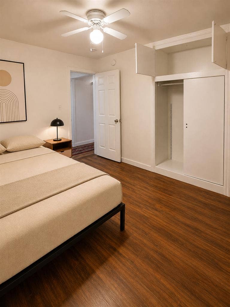 Private room & shared bathroom