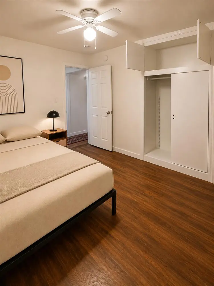 Private room & shared bathroom