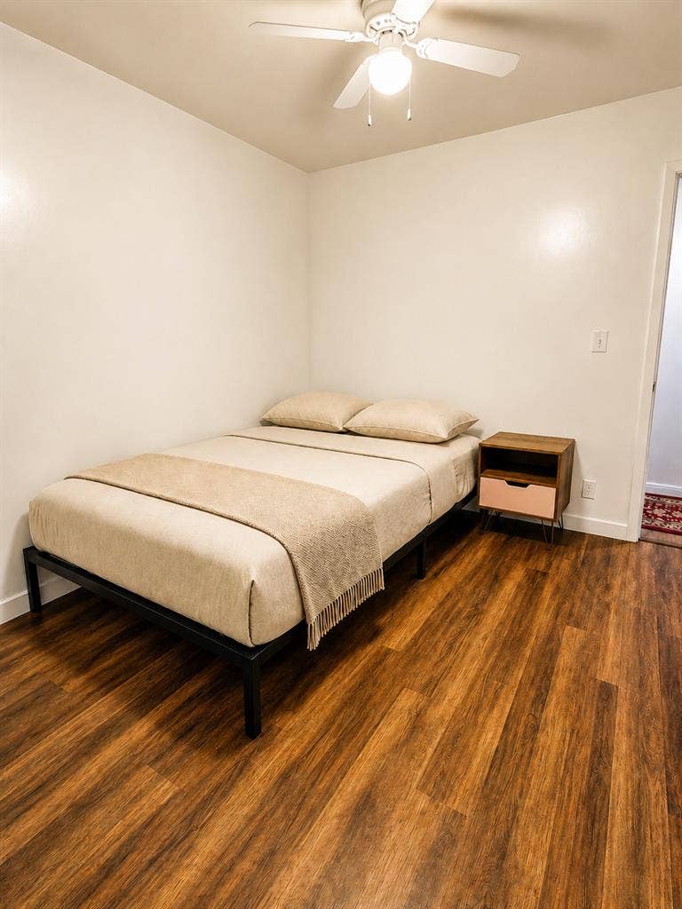 Private room & shared bathroom