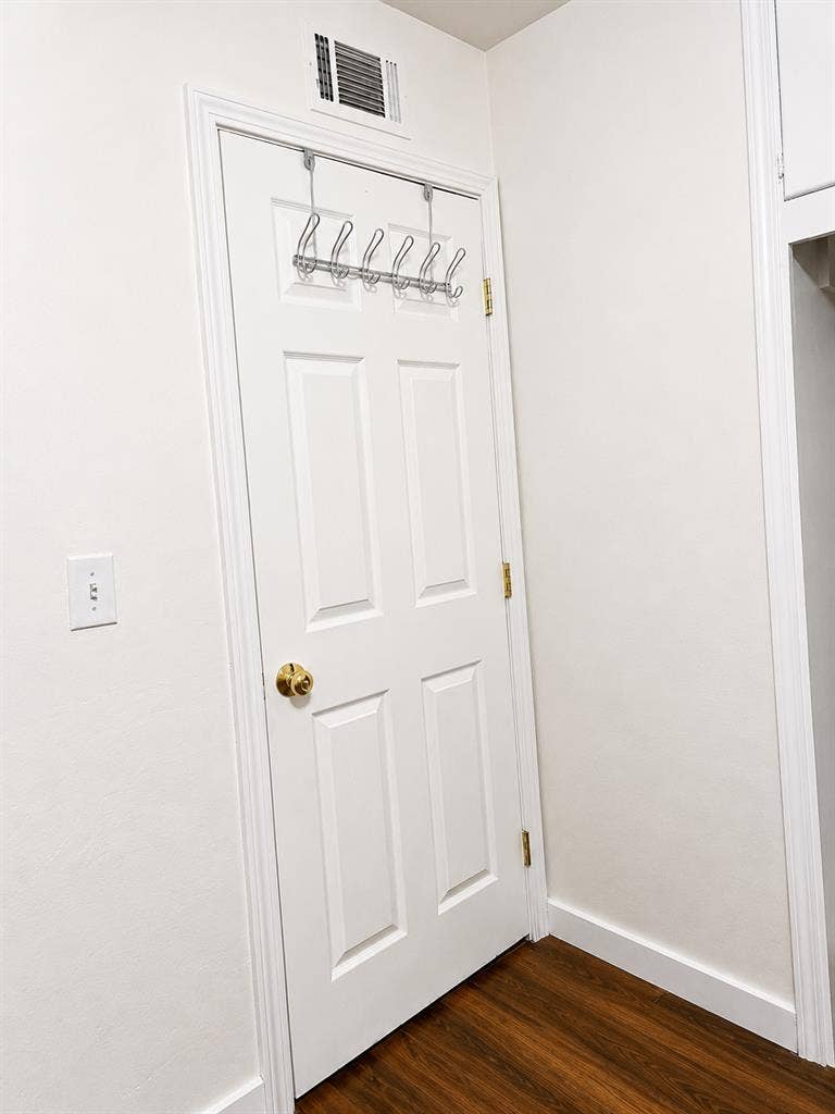 Private room & private entrance