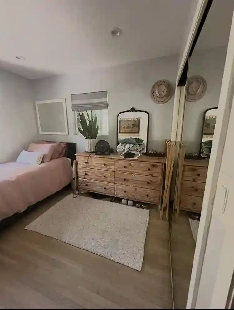 FULLY FURNISHED ROOM WITH UTILITIES