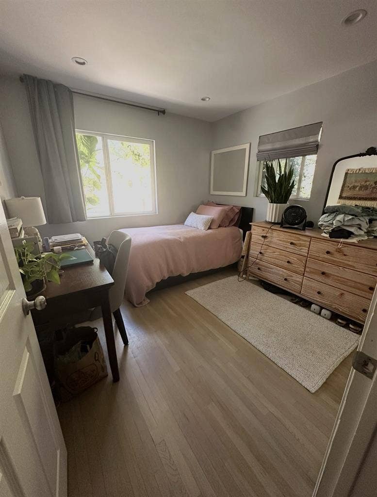 FULLY FURNISHED ROOM WITH UTILITIES