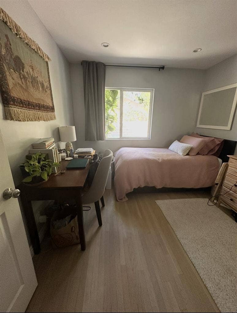 FULLY FURNISHED ROOM WITH UTILITIES