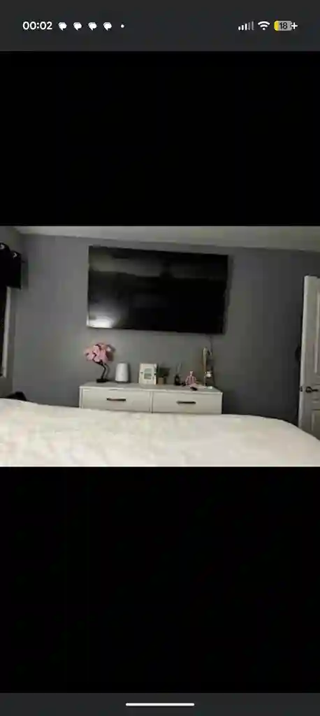 1 room for rent available now