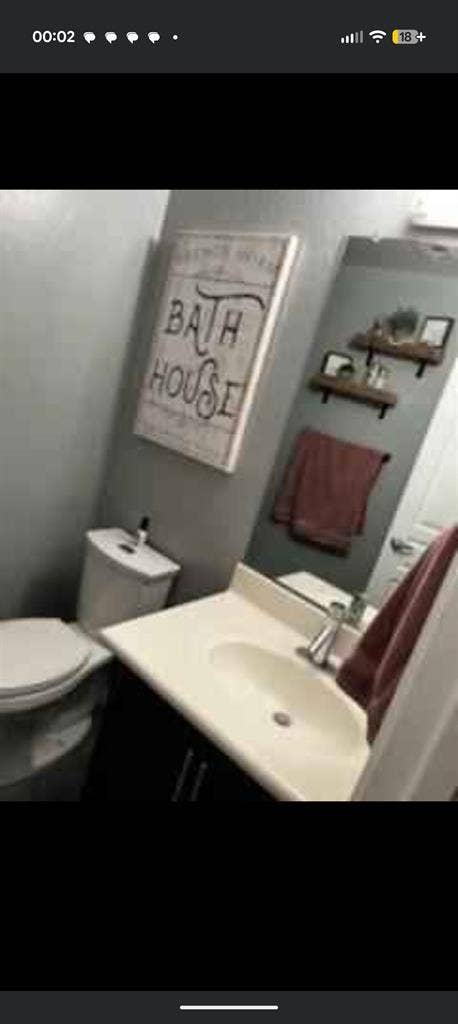 1 room for rent available now