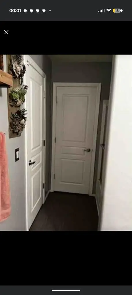 1 room for rent available now