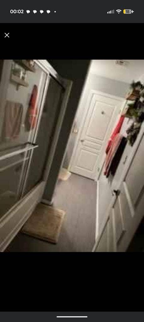 1 room for rent available now