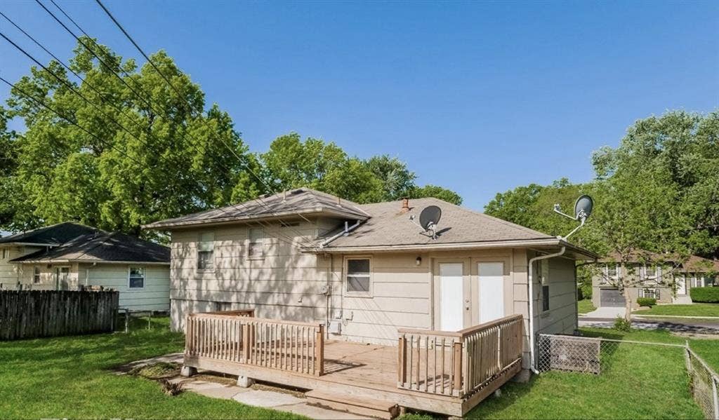 A 3bed 1.5bath home for rent