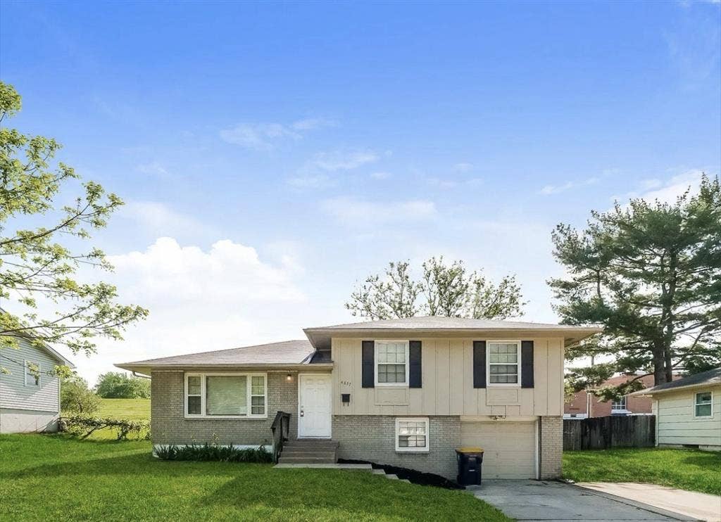 A 3bed 1.5bath home for rent