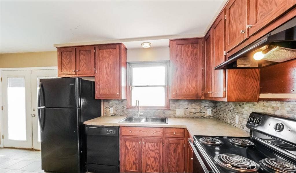 A 3bed 1.5bath home for rent