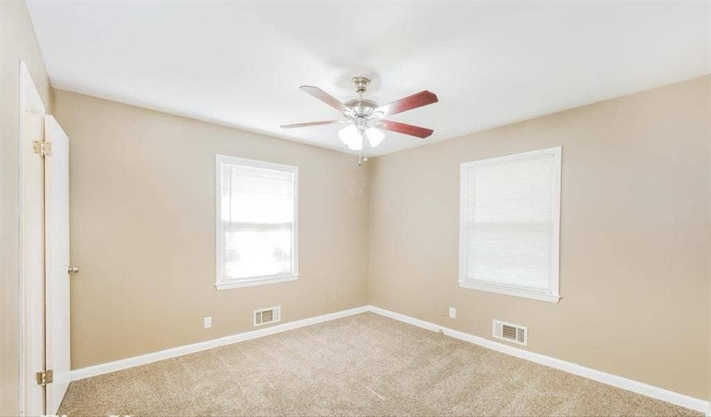 A 3bed 1.5bath home for rent