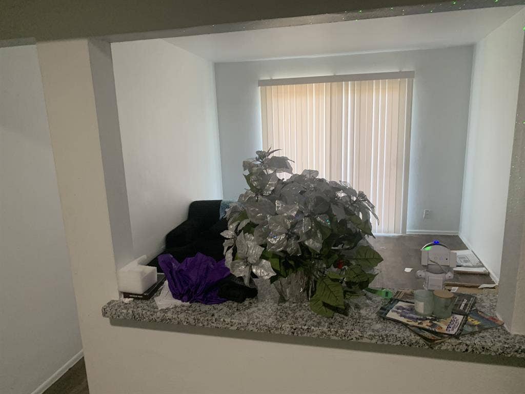 Room for rent (read bio)