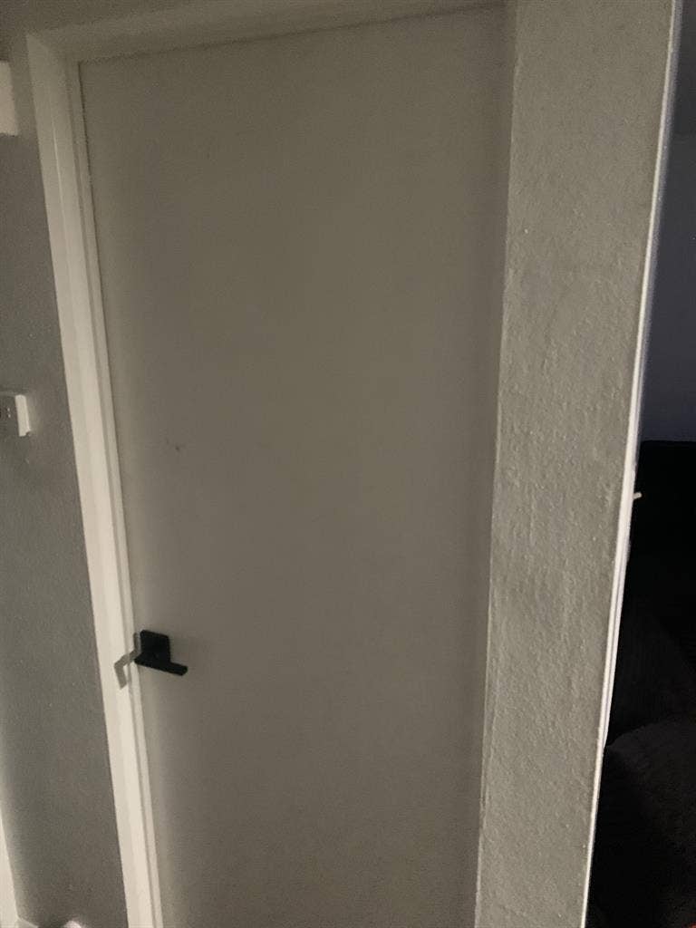 Room for rent (read bio)