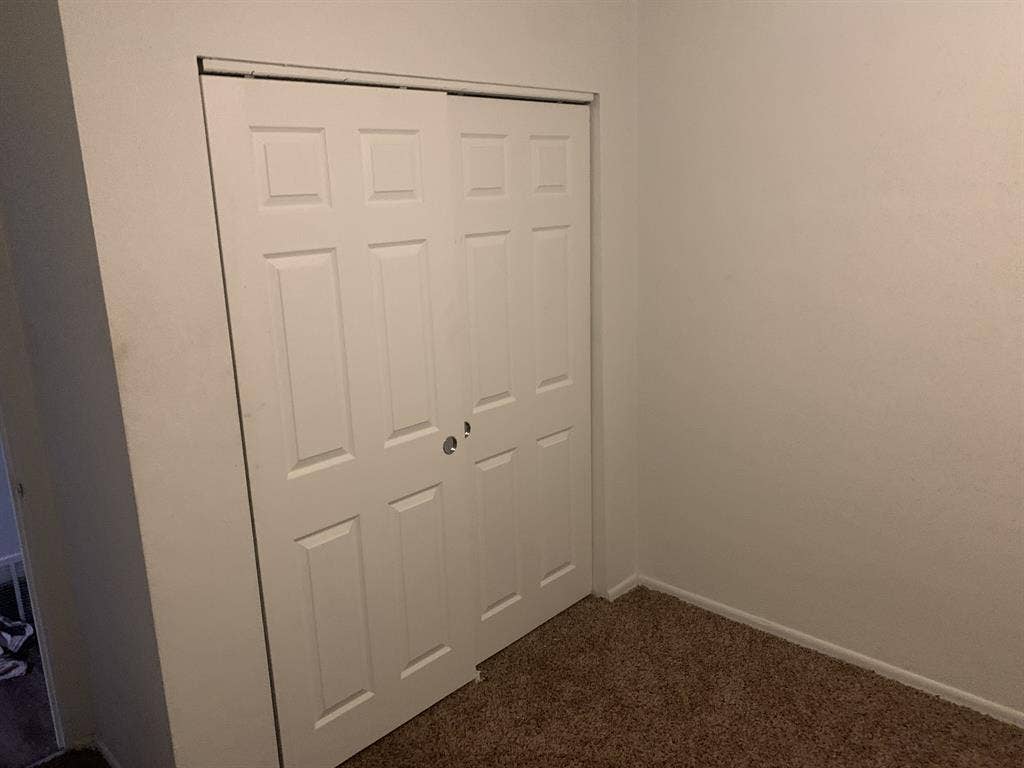 Room for rent (read bio)