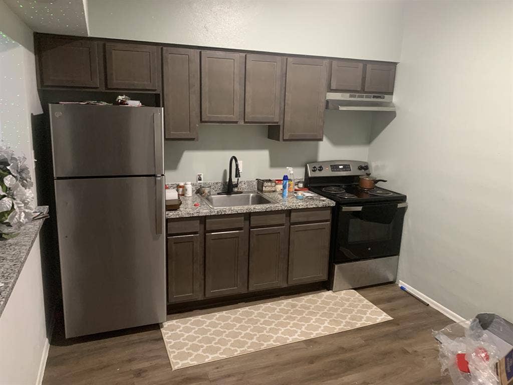 Room for rent (read bio)