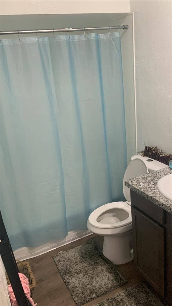Room for rent (read bio)