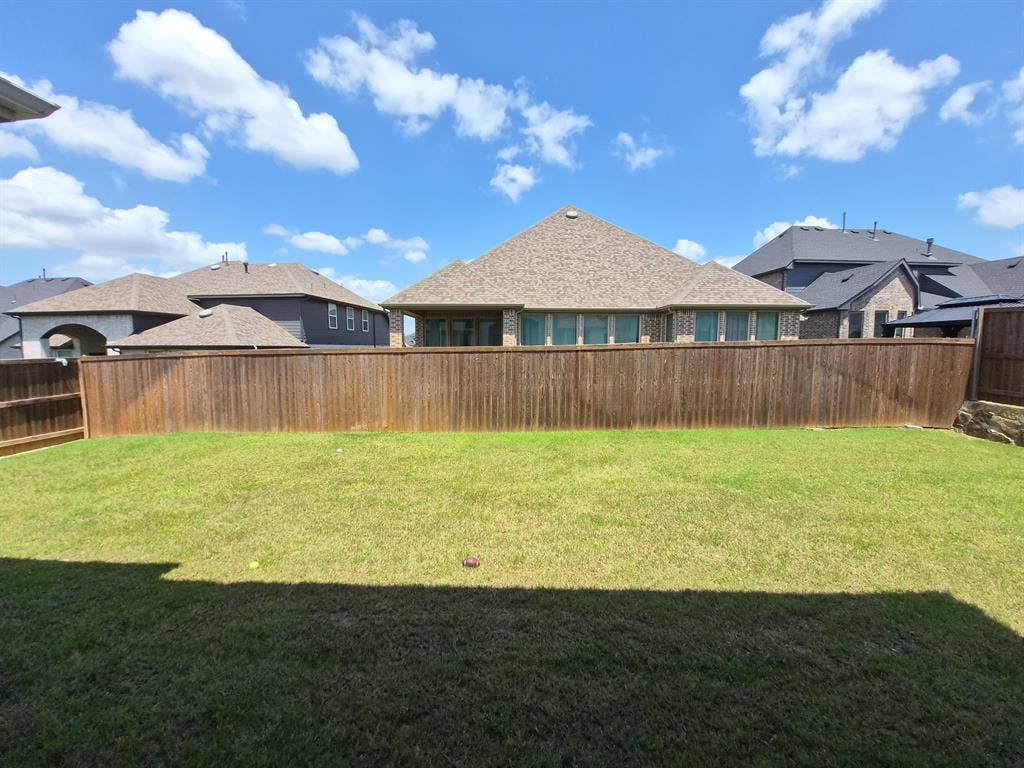 Gorgeous 2 story Home 2 rooms avail