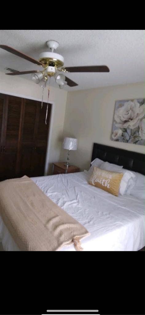 Room for rent female