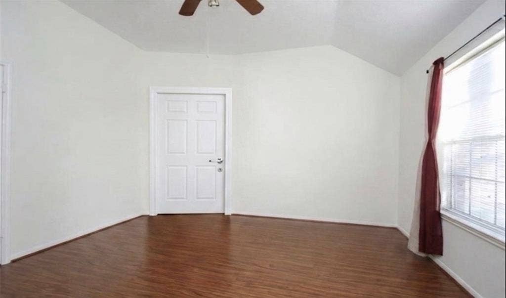 Large private room high ceilings 