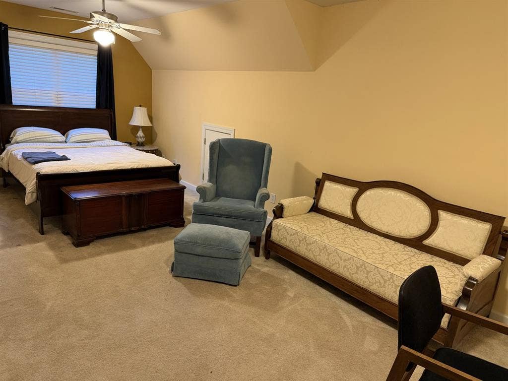 Room in luxurious home