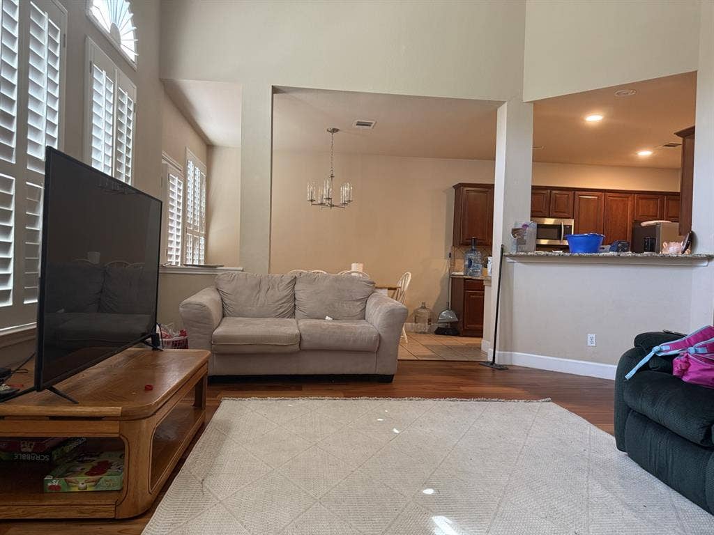 Room in a big House in Stone Oak