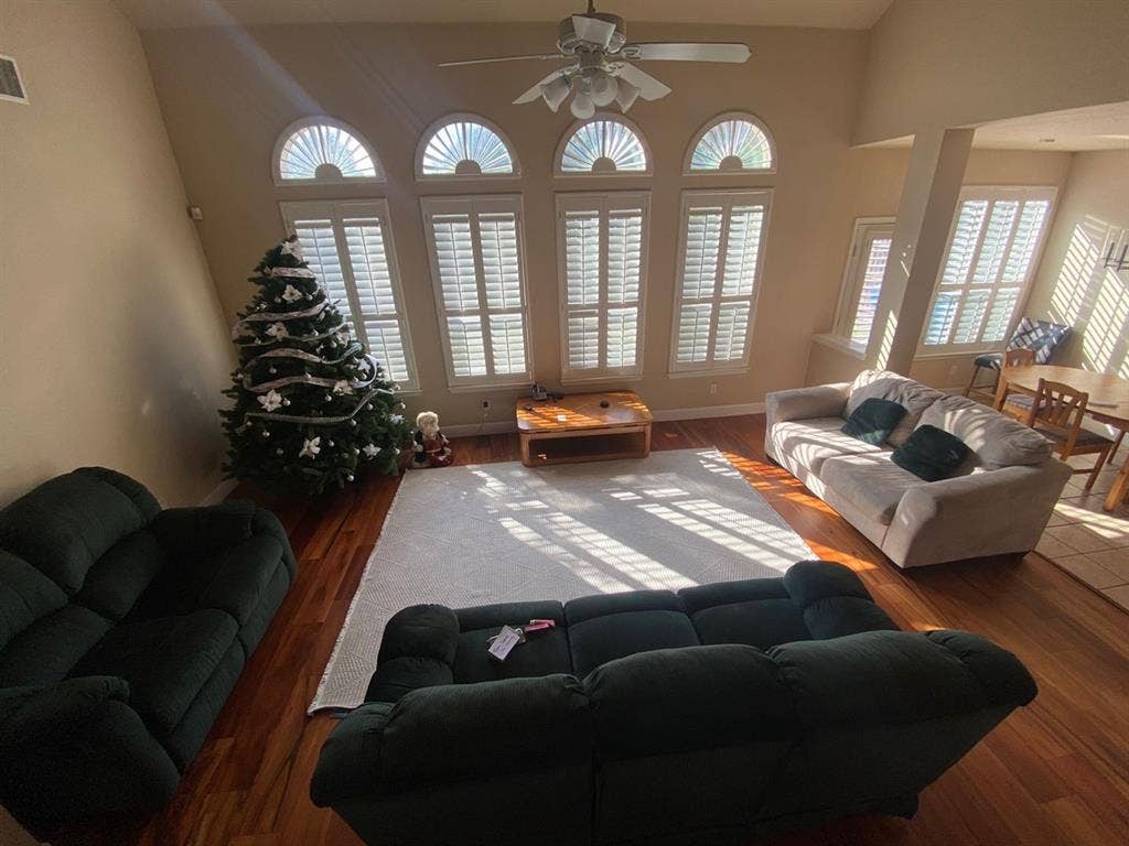 Room in a big House in Stone Oak