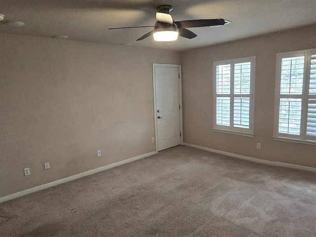 Room in a big House in Stone Oak