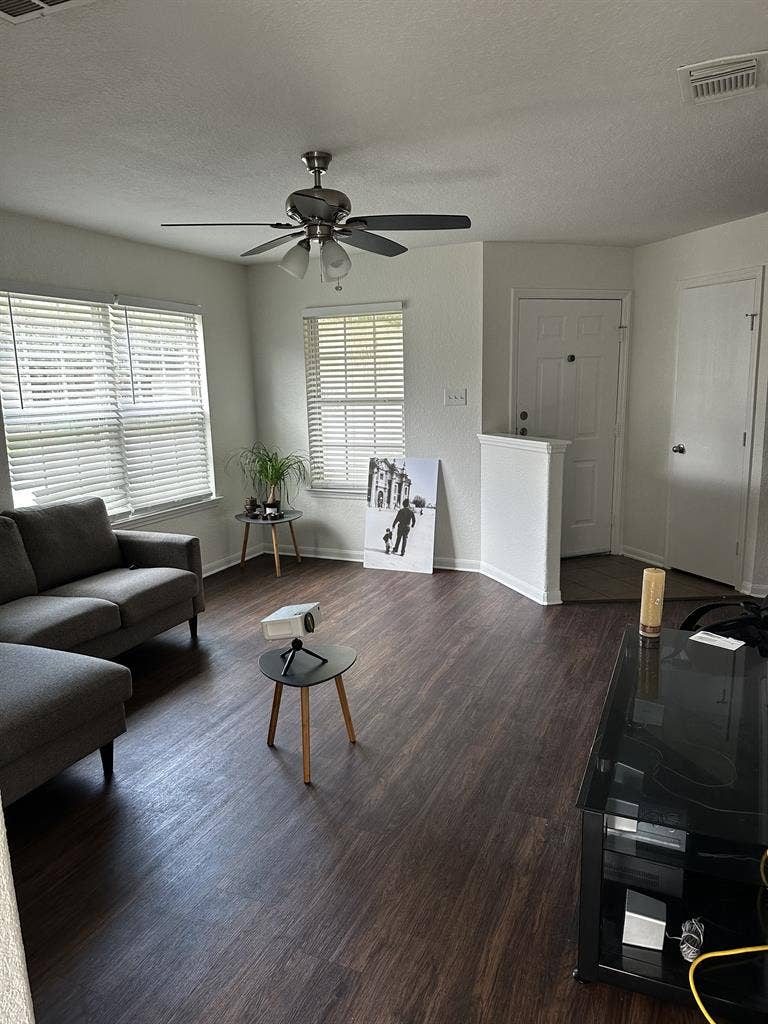 Room for rent $725