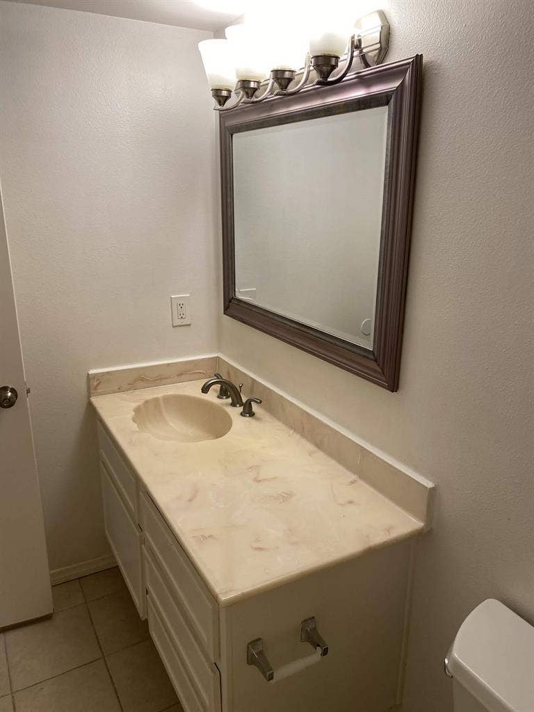 Bedroom and Bathroom in 2b2b