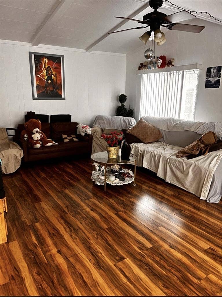 Private room to rent