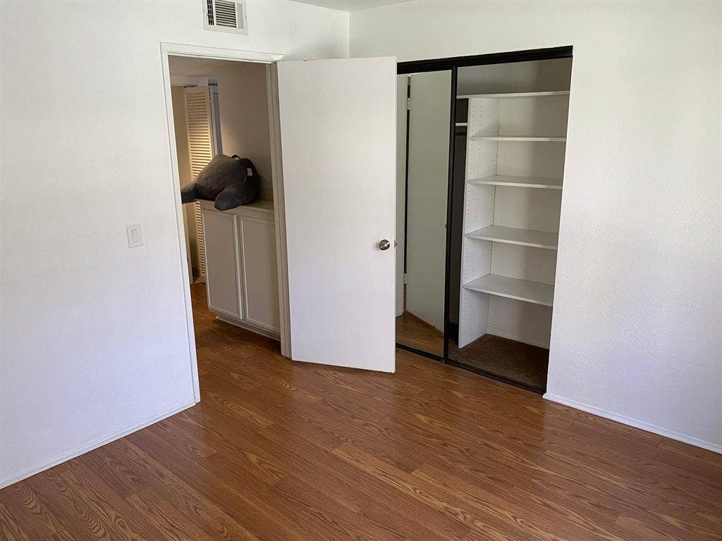 Bedroom and Bathroom in 2b2b