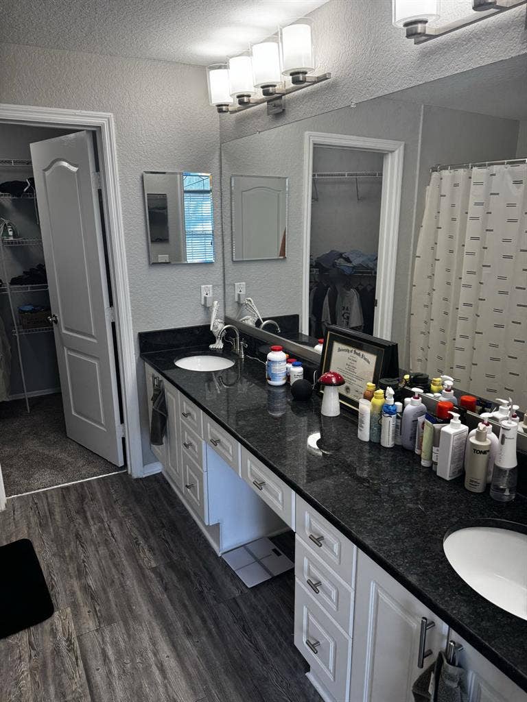 Room for rent at the Grand Resrve