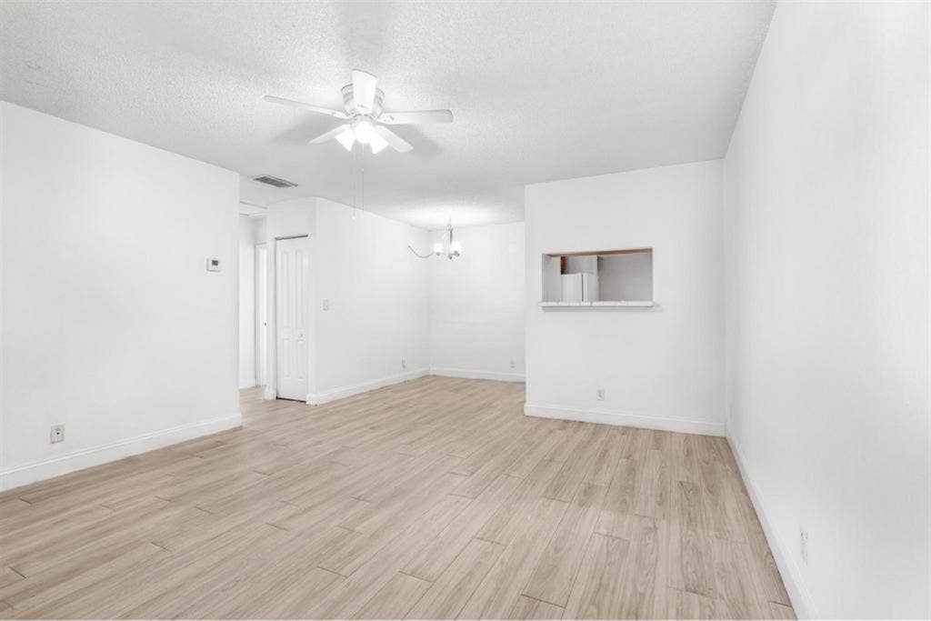 2/2 Room for Rent - $900