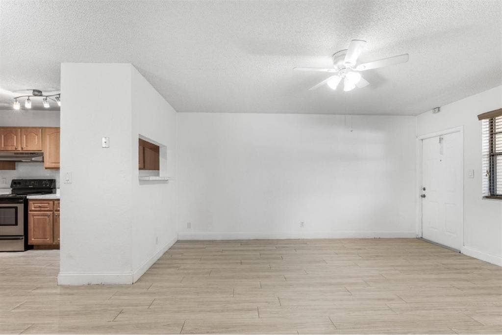 2/2 Room for Rent - $900