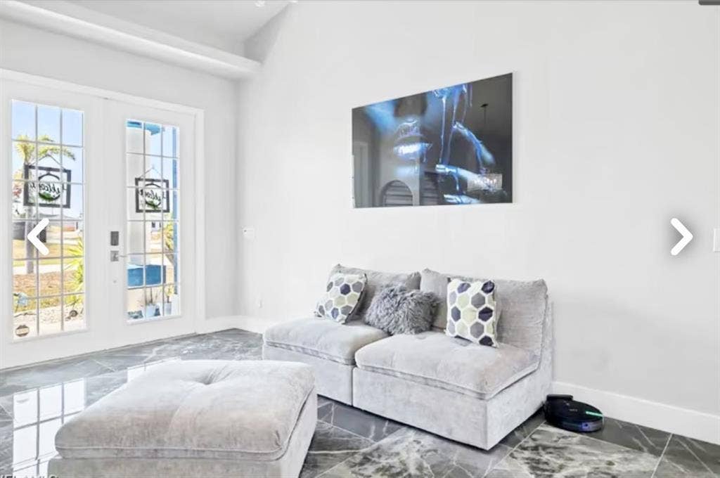 Private Poolside Room In Cape Coral