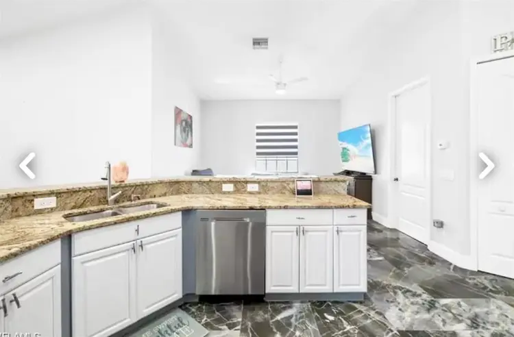Private Poolside Room In Cape Coral
