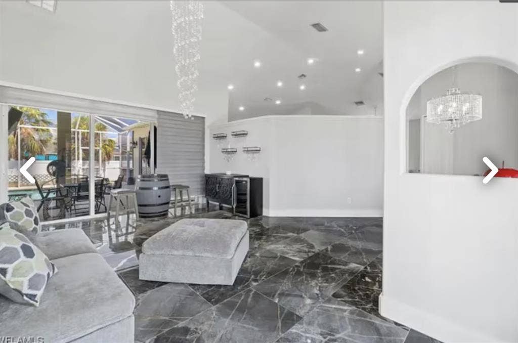 Private Poolside Room In Cape Coral