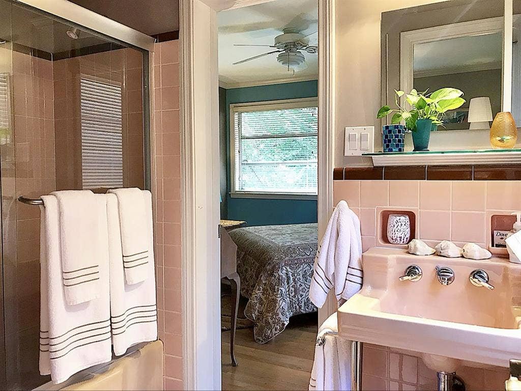 Jack & Jill Room in an Artist Home