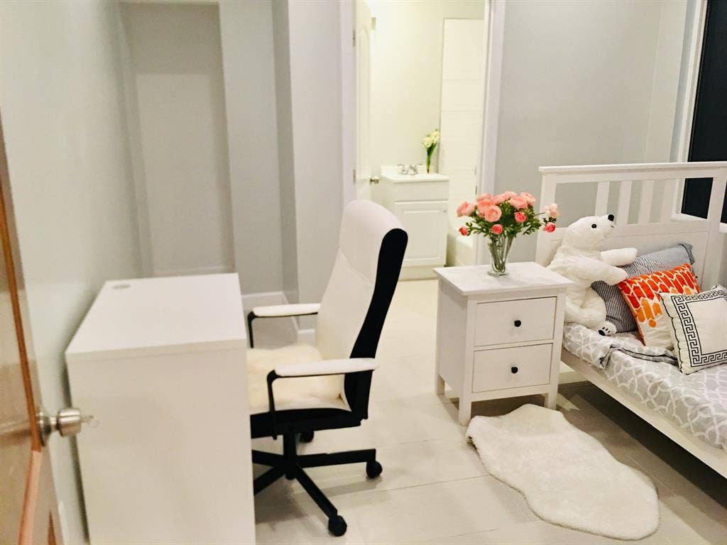 Private Rooms Available Near USC