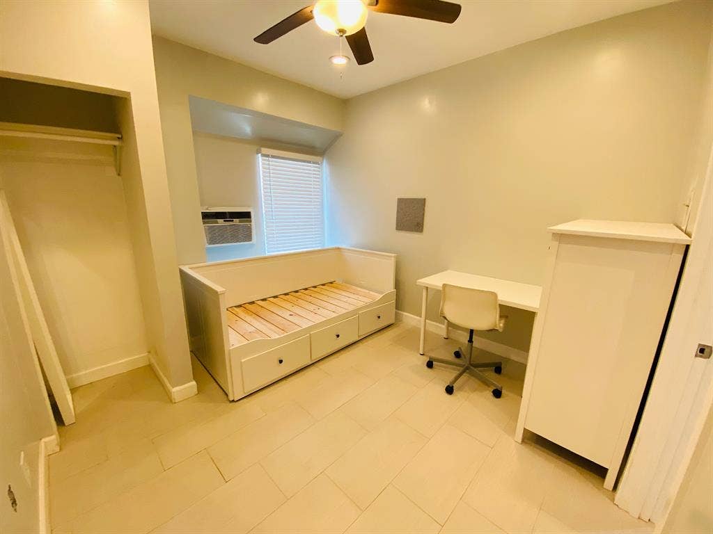 Private Rooms Available Near USC