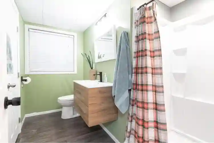 Furnished Room, shared bath 2 other