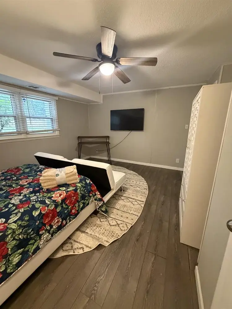 Furnished Room, shared bath 2 other