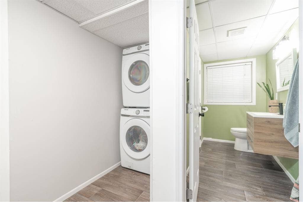 Furnished Room, shared bath 2 other