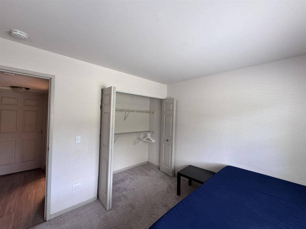 Private bedroom in 2b2b apartment