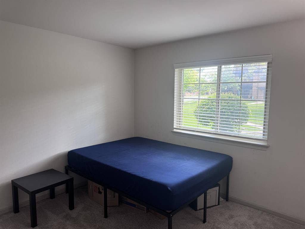 Private bedroom in 2b2b apartment
