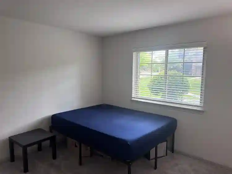 Private bedroom in 2b2b apartment