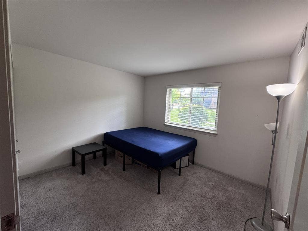 Private bedroom in 2b2b apartment