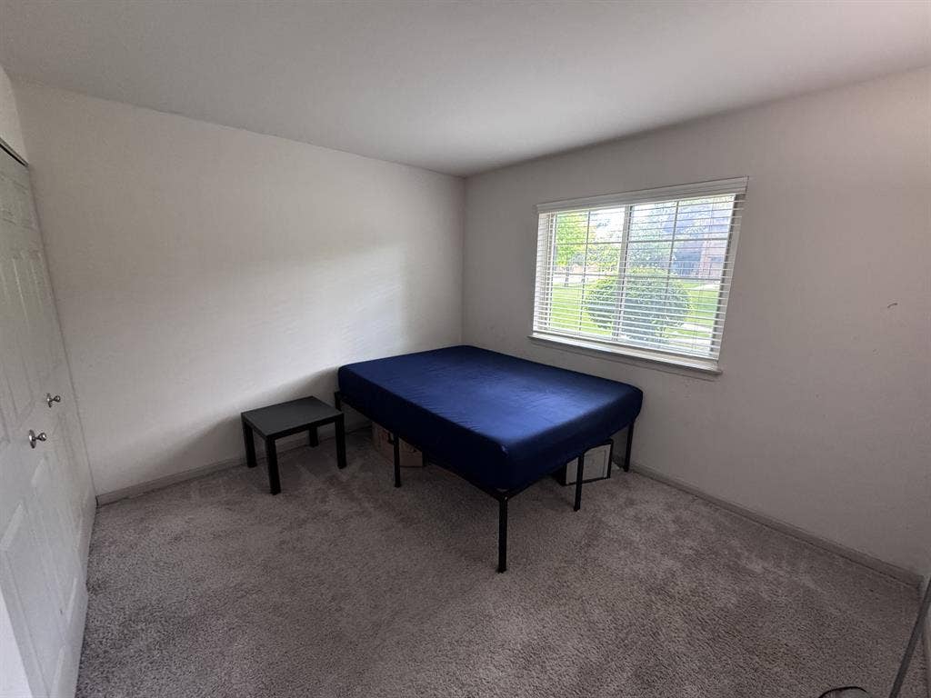 Private bedroom in 2b2b apartment