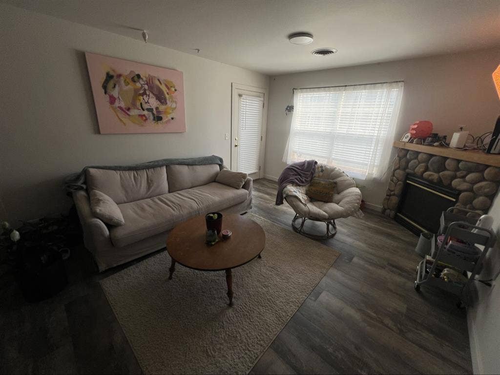 ISO one female tenant