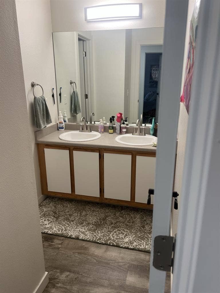ISO one female tenant